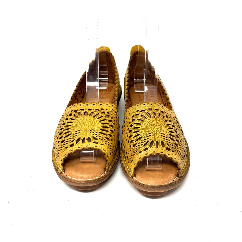 NEW Spring Step Sandals - Picture 2 of 7